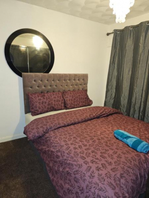 London Serviced Accommodation x RM10 x DM 4 Weekly x Monthly Deals x Sleeps 10 x FREE Parking x FREE Wifi E